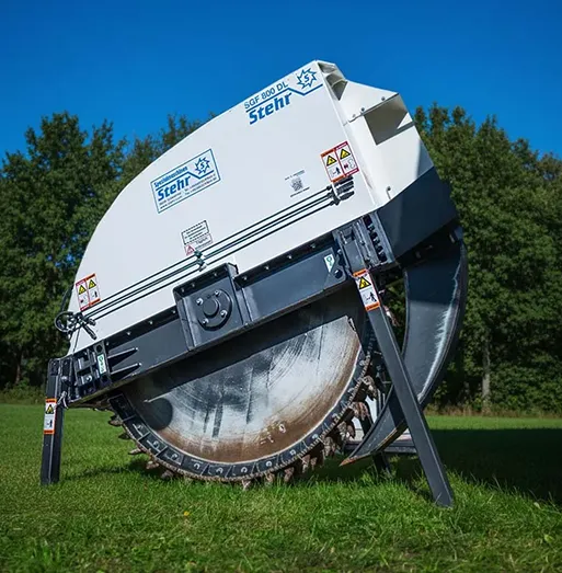 Frezarka Stehr SGF 800 podczas pracy w terenie