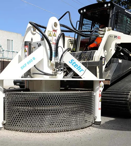 Maszyna Stehr SKF 900 podczas pracy przy kanałach